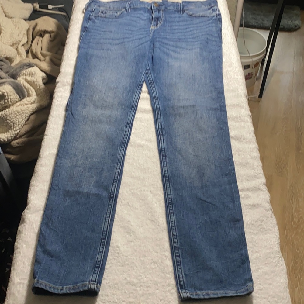 Hollister low rise super skinny jeans  31/30